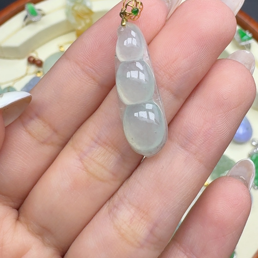 翡翠18K金镶嵌颈饰翡翠