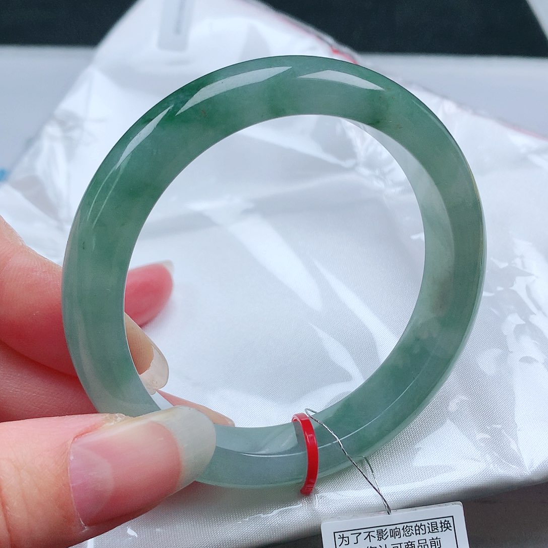 翡翠手镯未镶嵌56圈