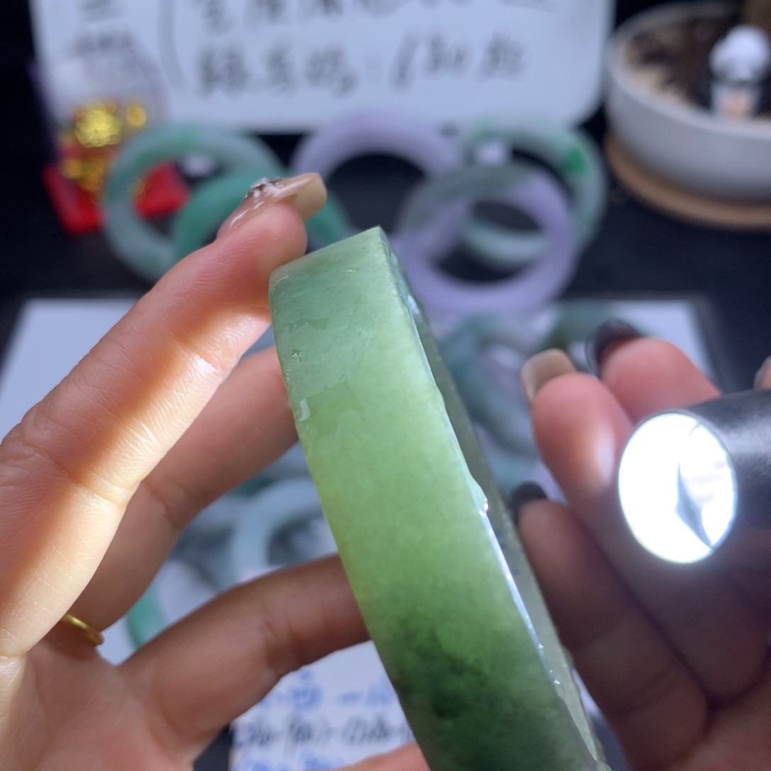 定制翡翠未镶嵌手镯