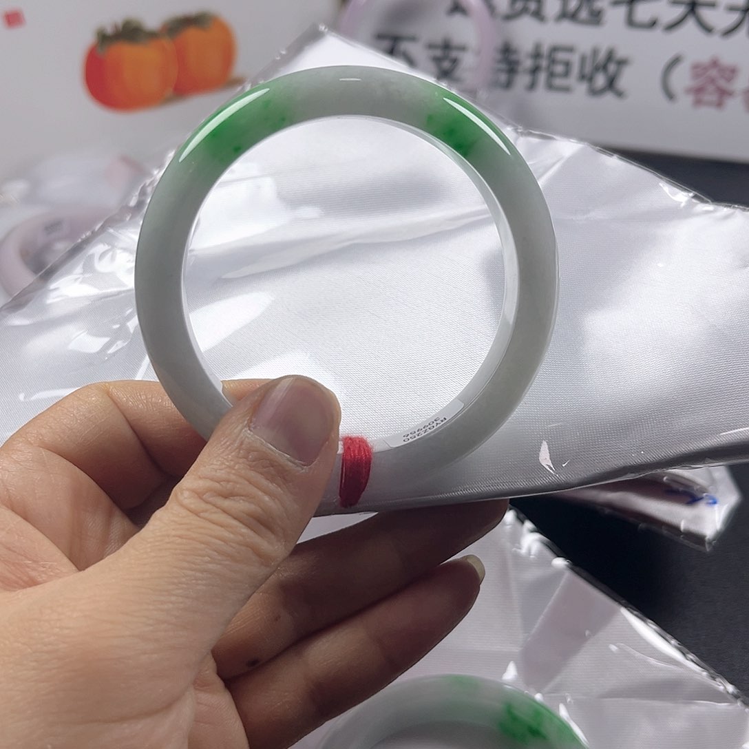 欣*以实物为准，拍哪个发哪个