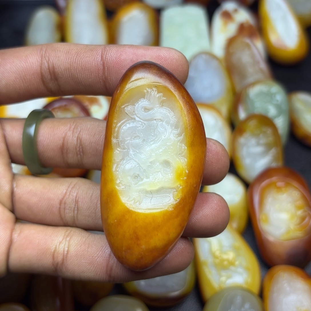 和田玉颈饰未镶嵌