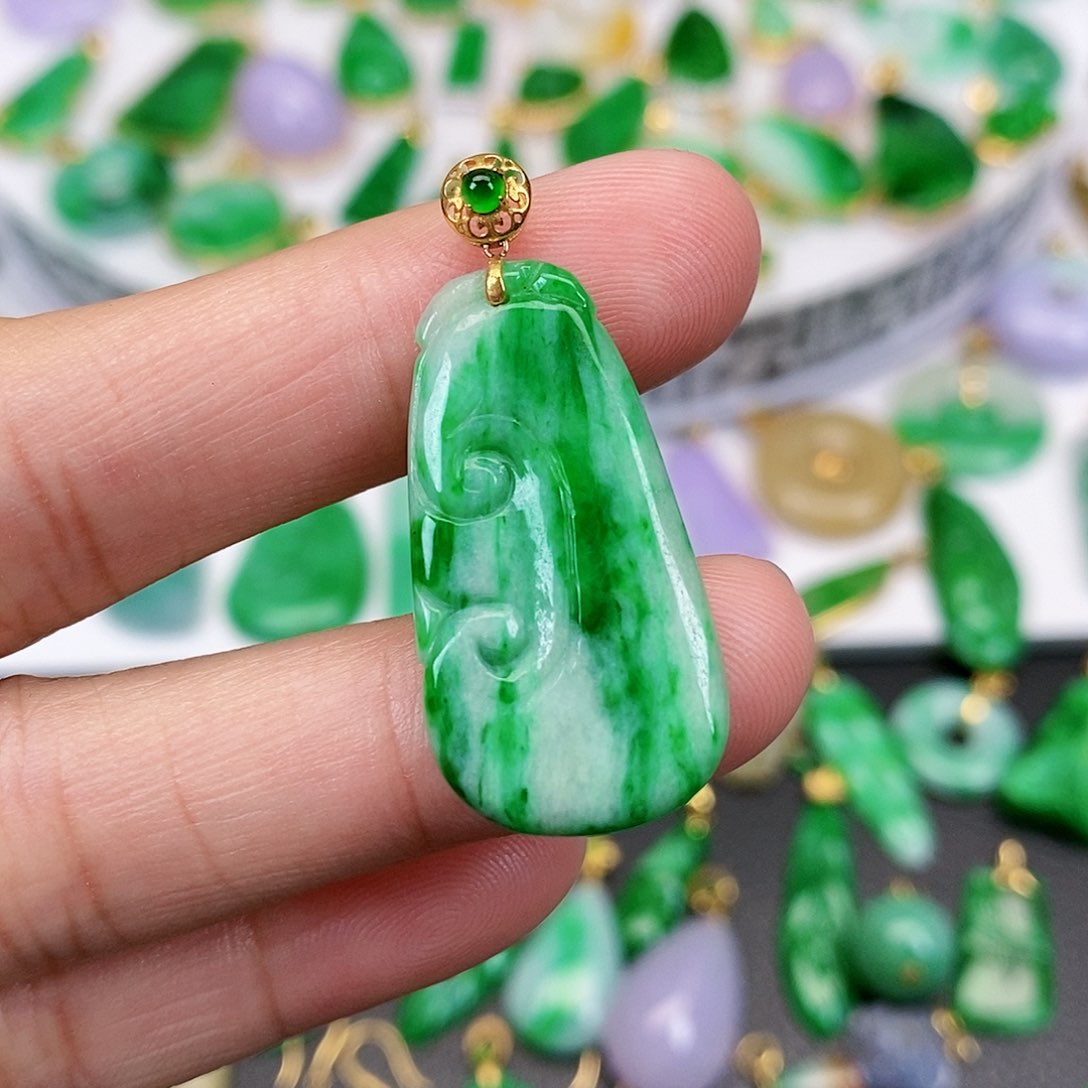 翡翠吊坠(不含链)18K金镶嵌