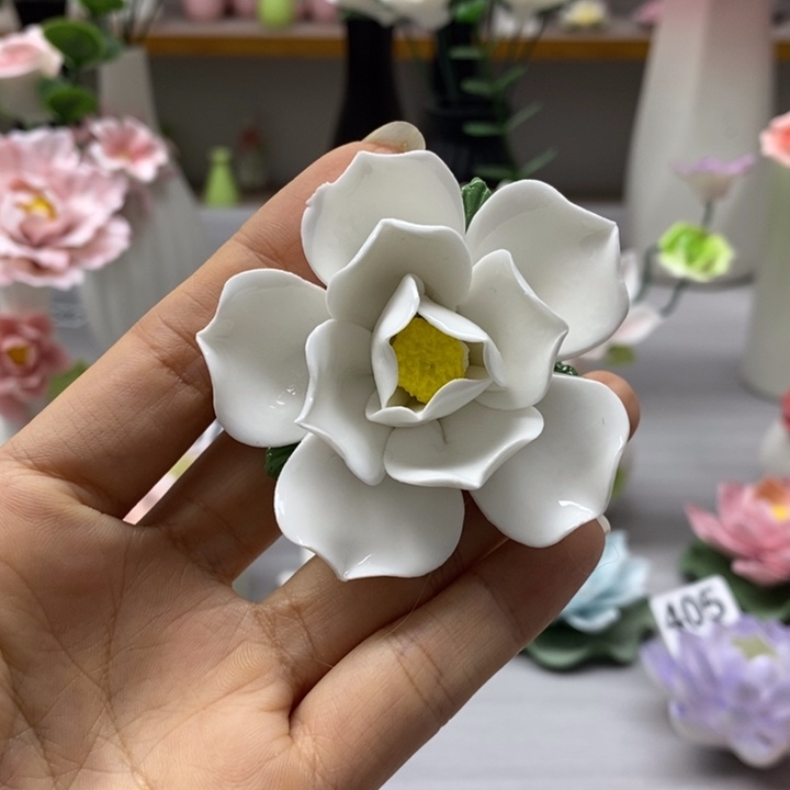 陶瓷陶瓷材料4朵白色