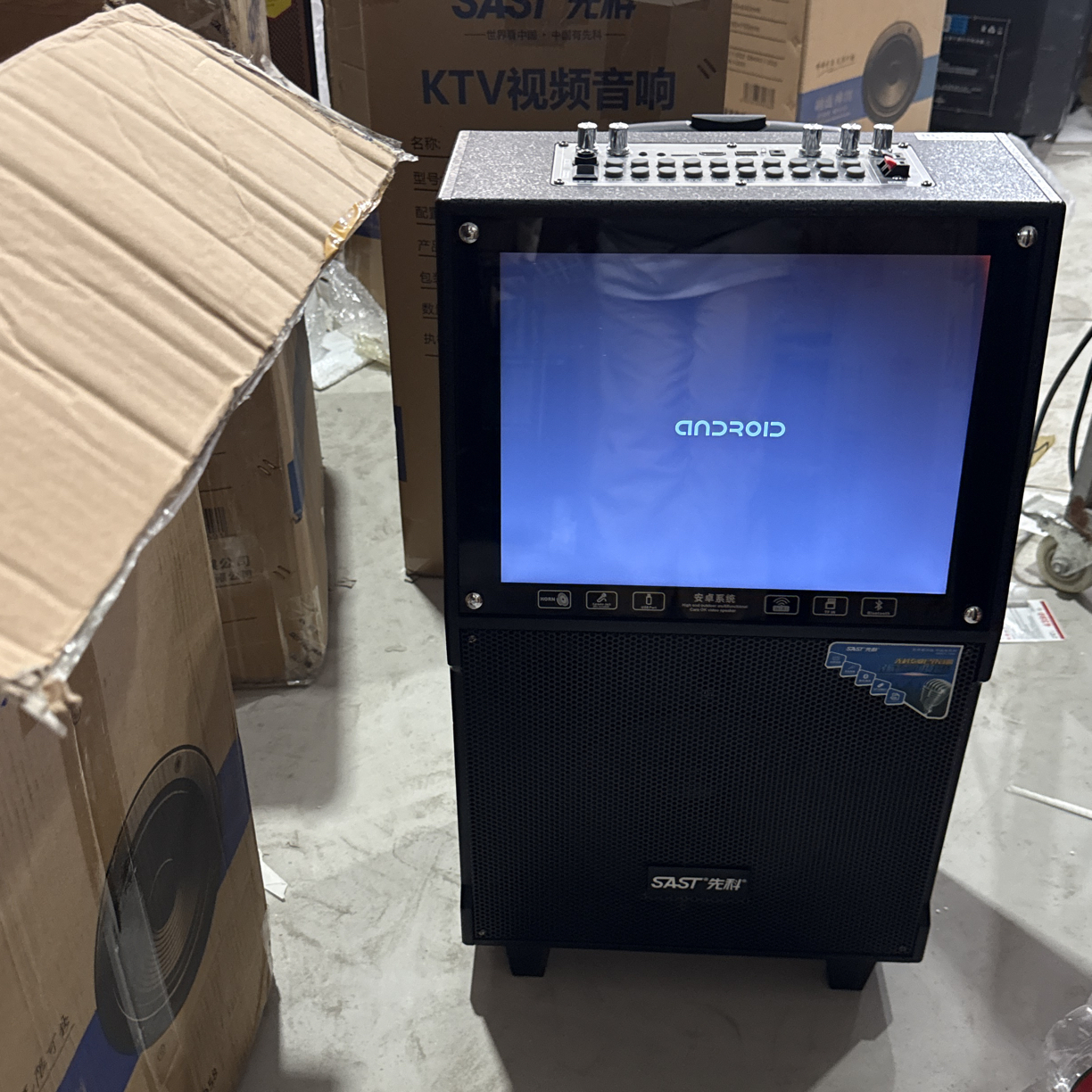 9新  8寸视频机电池不质保，屏幕有红边，不包邮，单麦