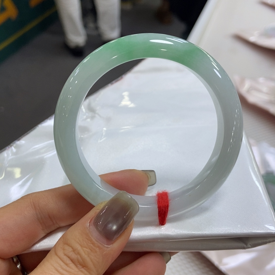 翡翠未镶嵌手镯天然缅甸