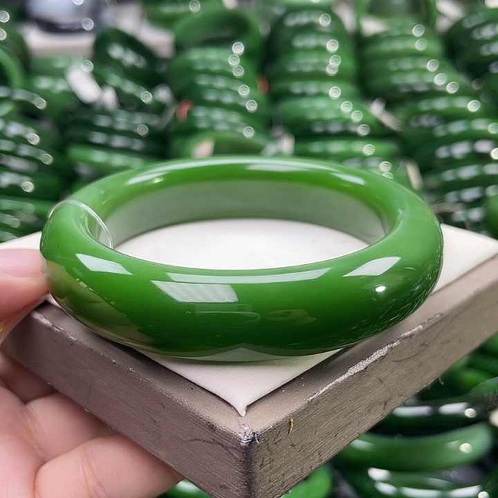 未镶嵌手镯和田玉（碧玉）