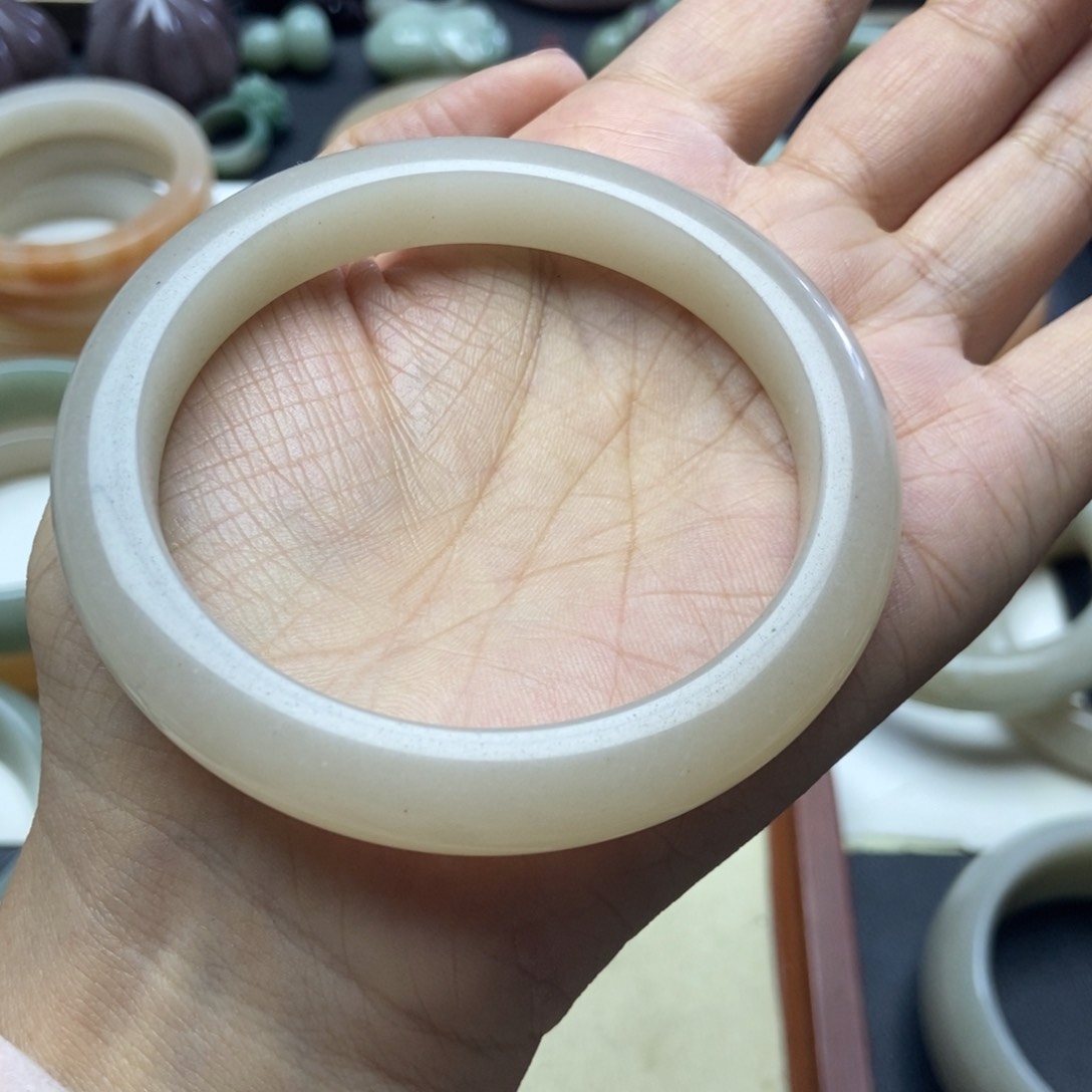 石英质玉手镯未镶嵌