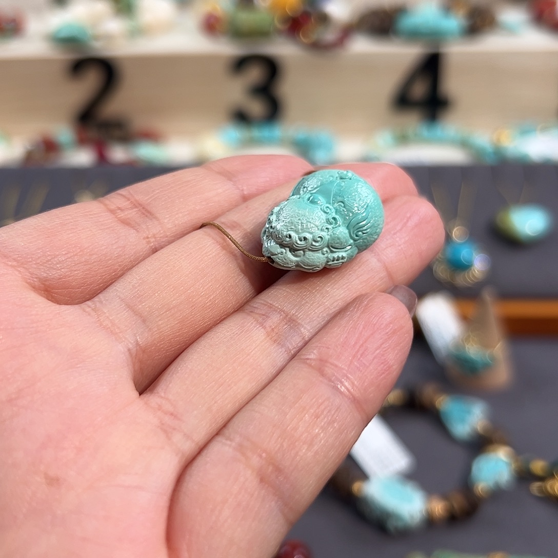 绿松石未镶嵌把件晕染色貔貅配饰