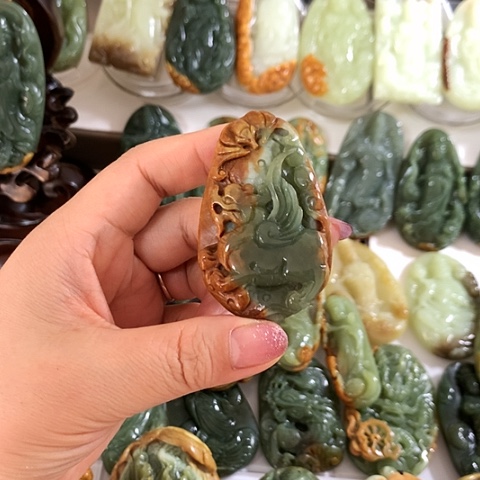 岫岩河磨玉（透闪石质玉）吊坠未镶嵌