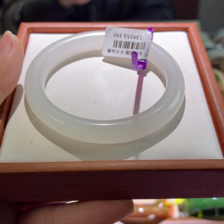 和田玉未镶嵌手镯18 55.56