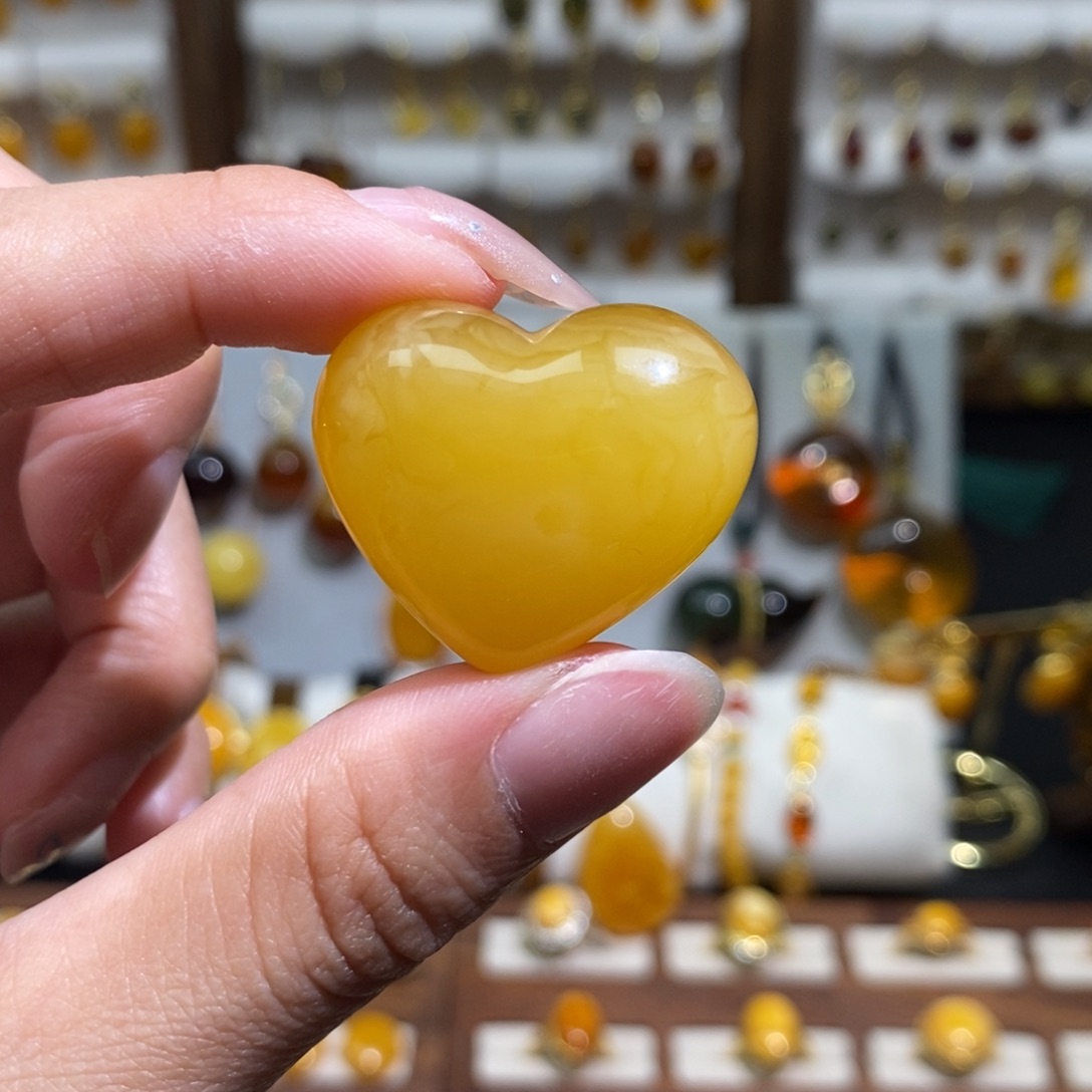 未镶嵌琥珀裸石成品