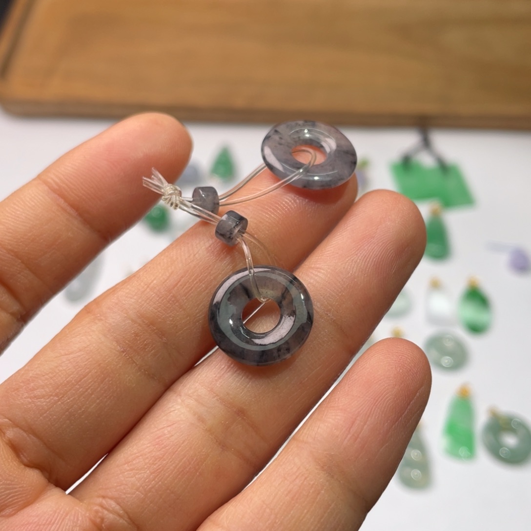 翡翠18K金镶嵌颈饰甜甜圈