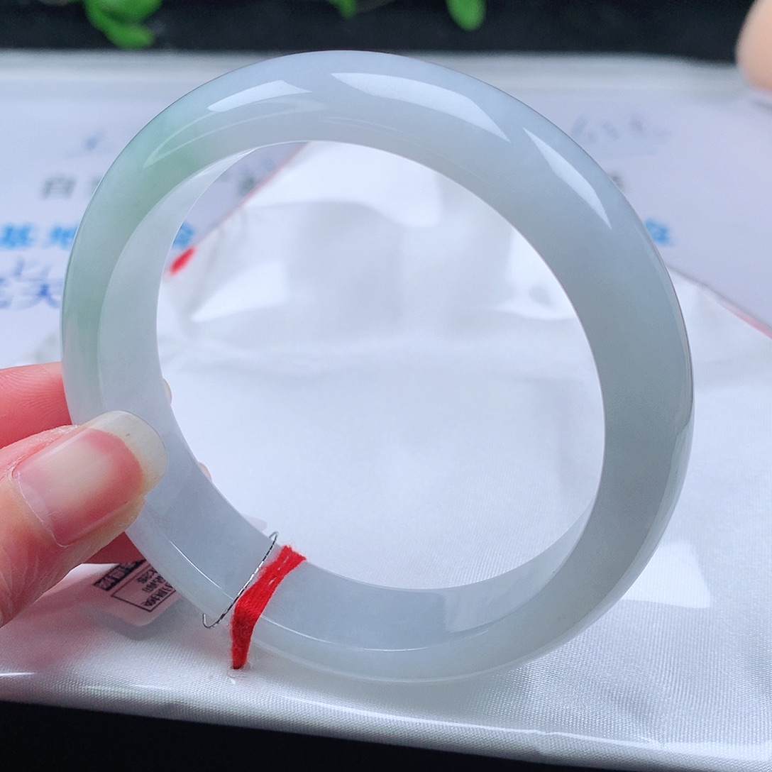 翡翠手镯未镶嵌60圈