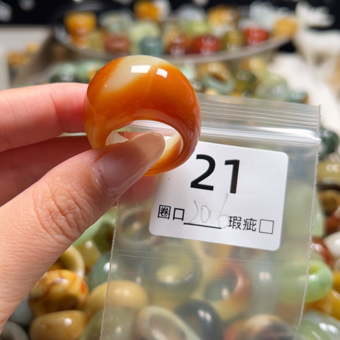 伊***人蛇纹石玉未镶嵌戒指