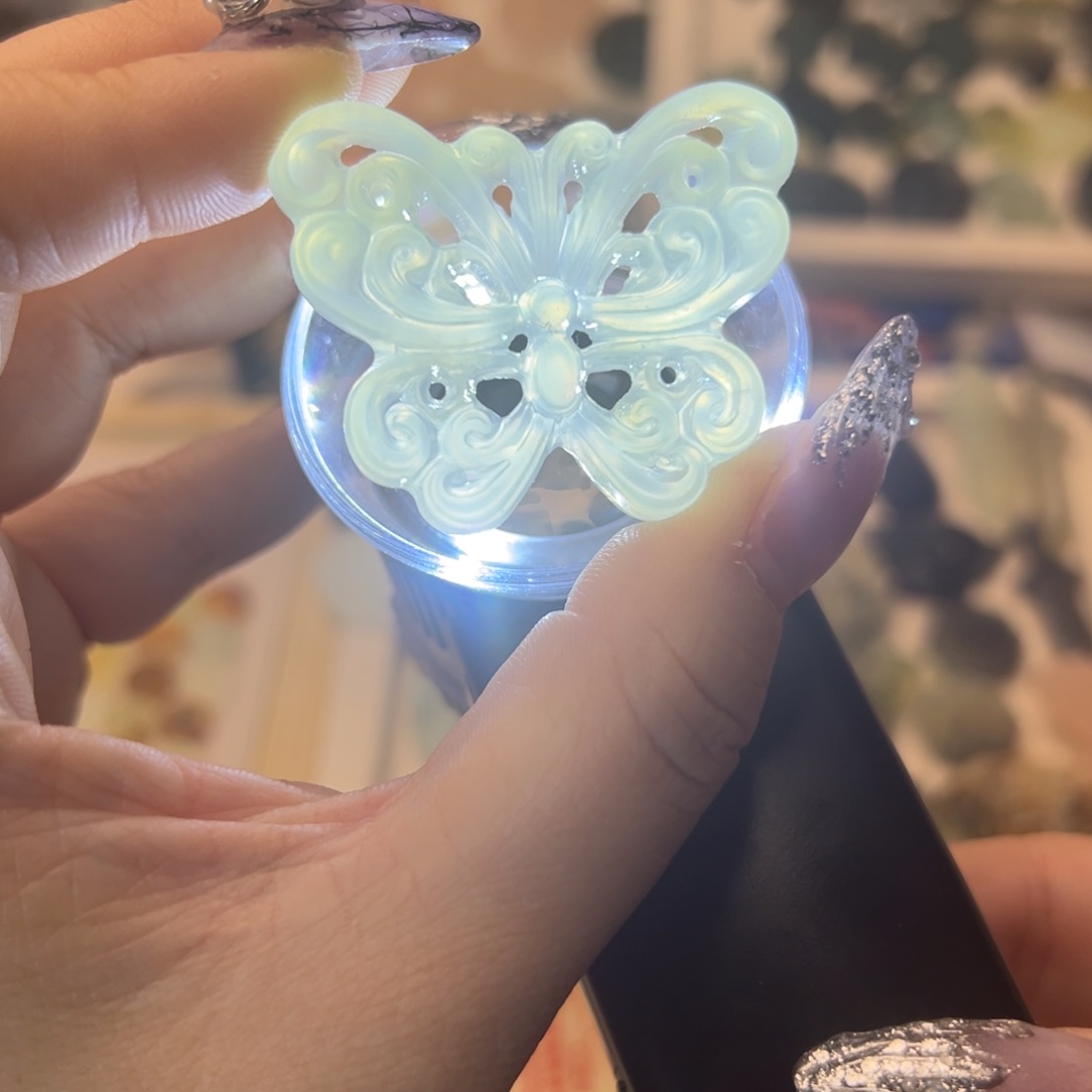 蛇纹石玉颈饰合金