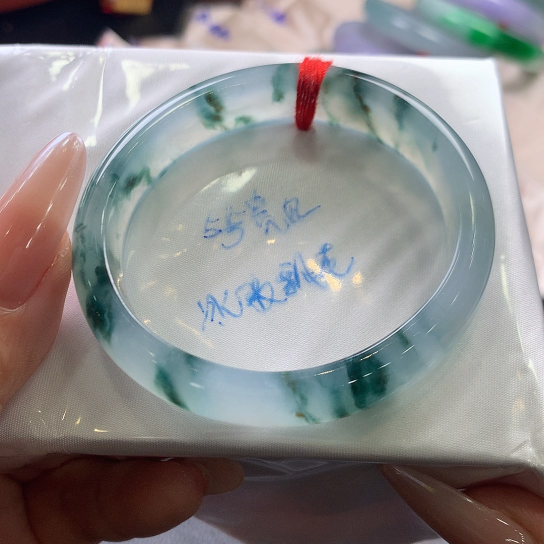 翡翠未镶嵌手镯55.贵妃