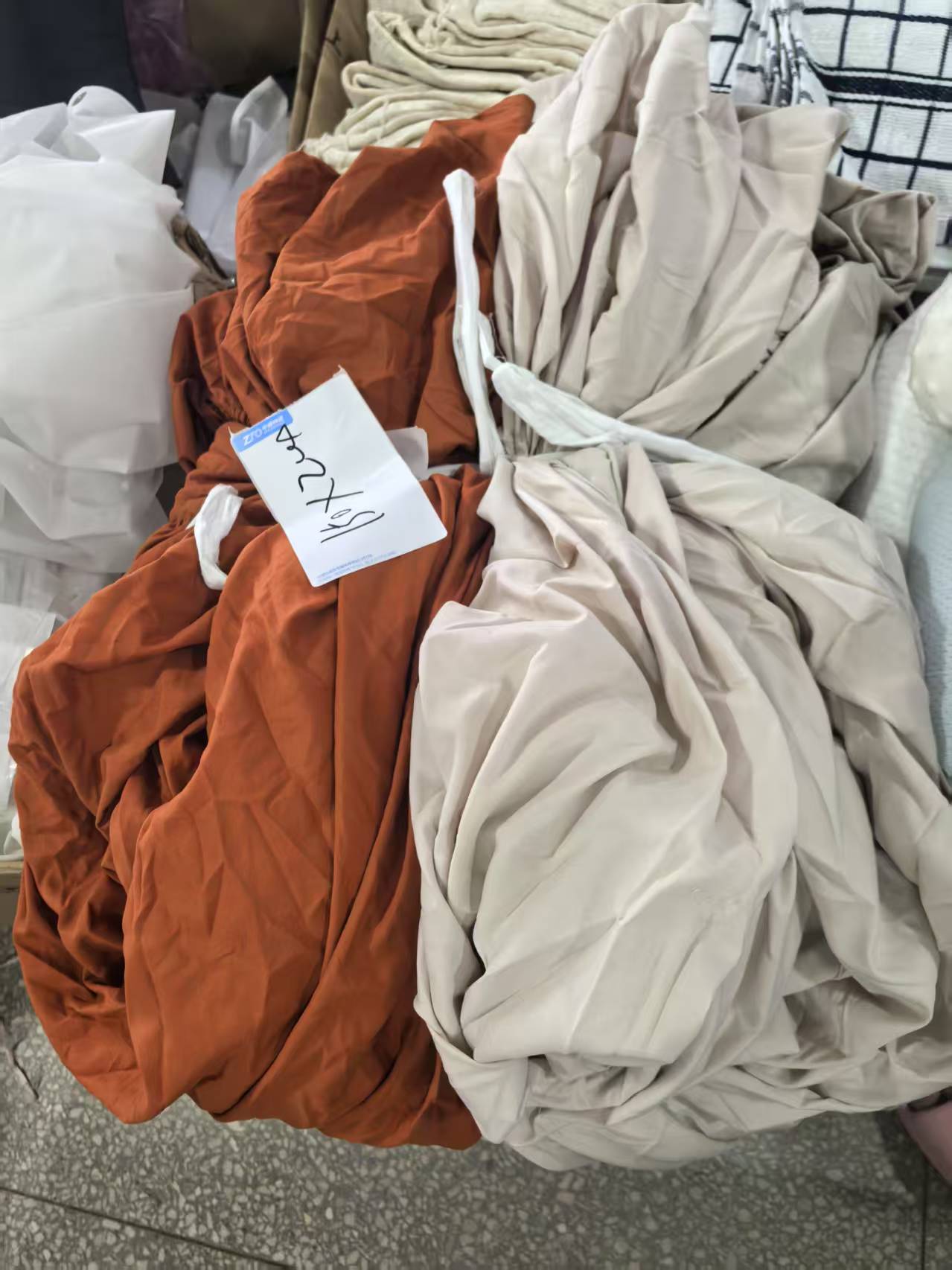 《兵哥外贸》3楼150×200杂款纯色超软化纤床笠 发1张，不挑色