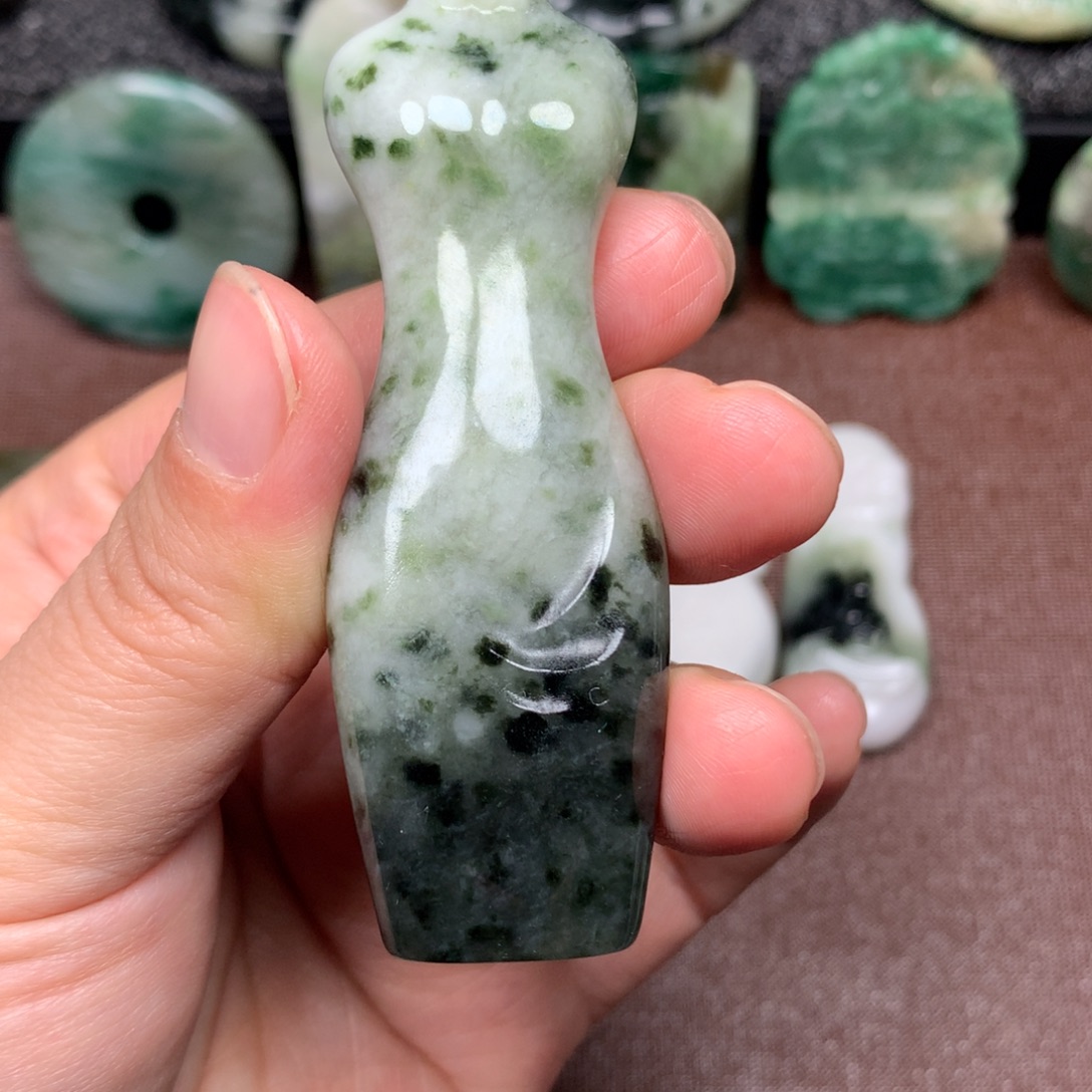 独山玉未镶嵌颈饰