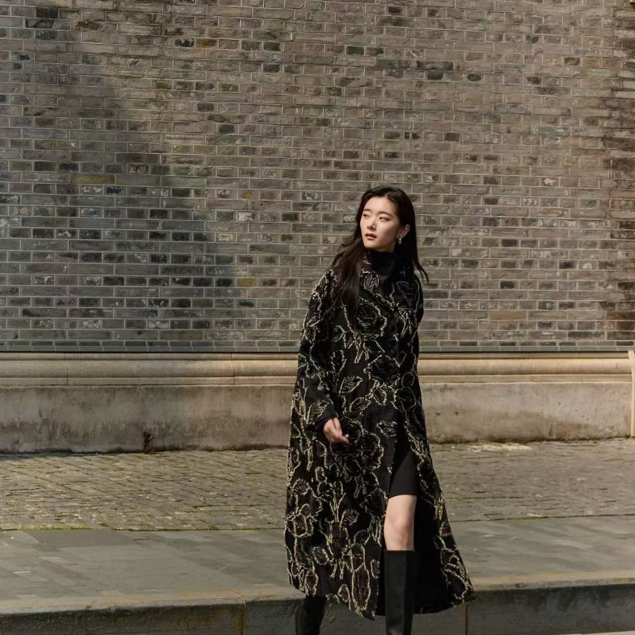 新款花漾年华提花廓版大翻领长款大衣