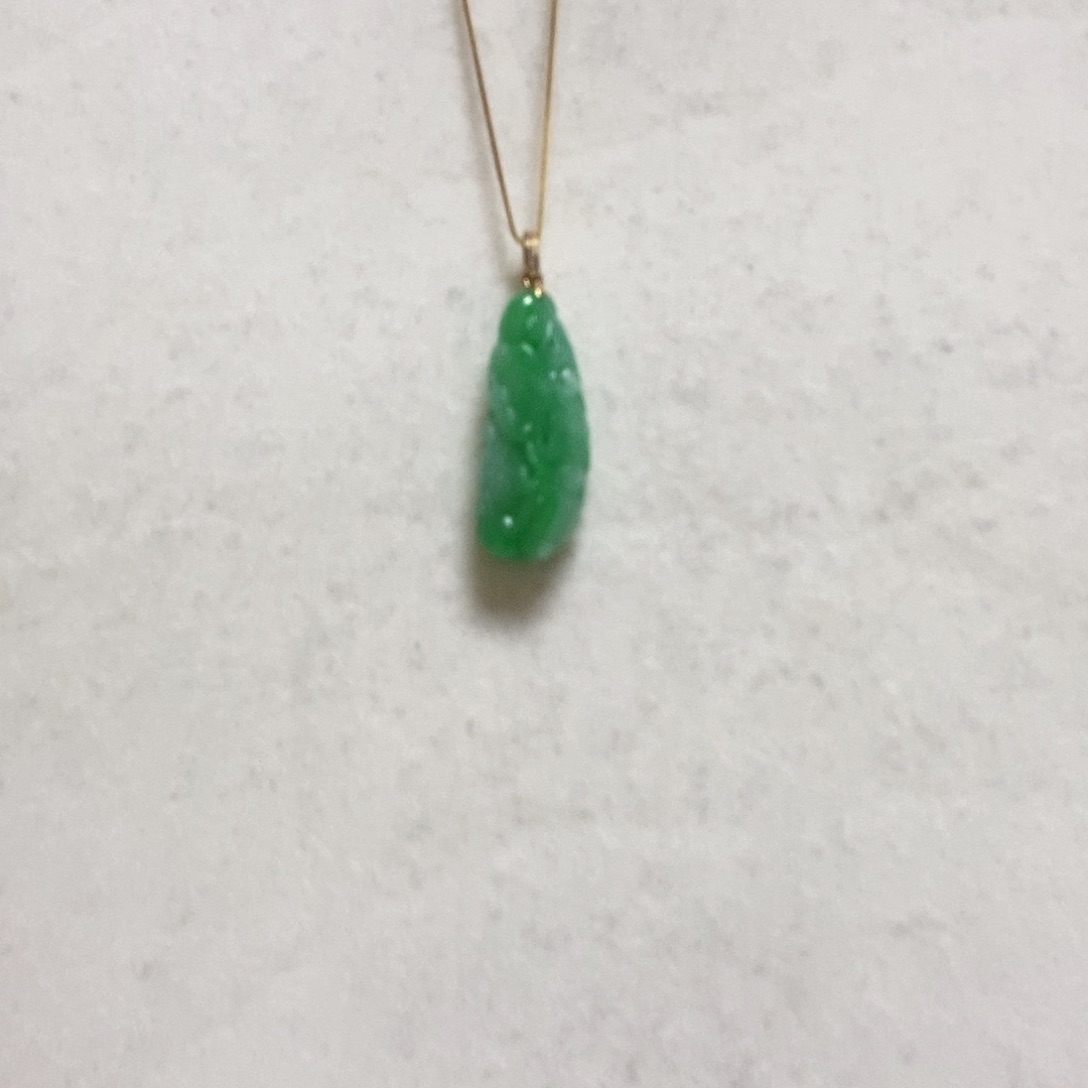 翡翠颈饰18K金镶嵌简单