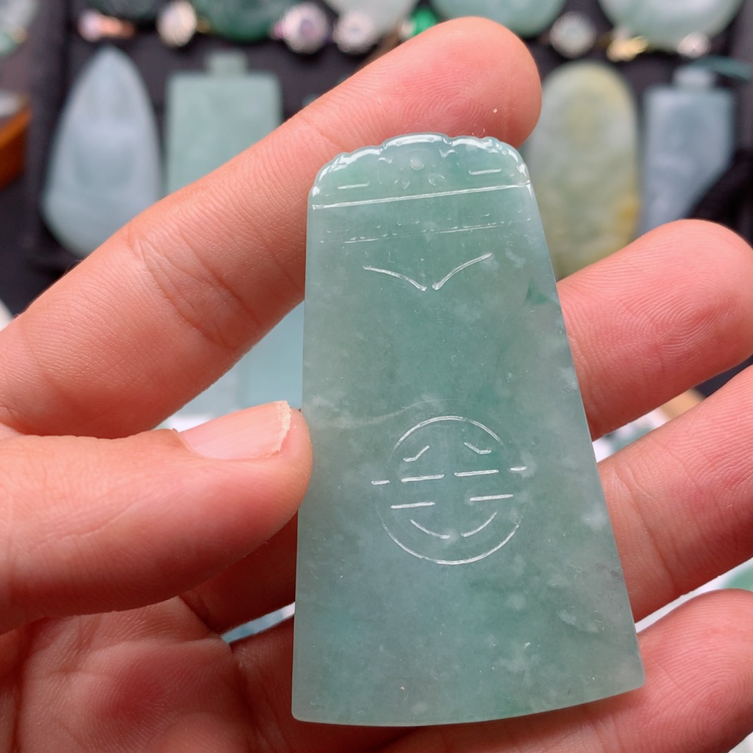 【闪购商品】翡翠颈饰未镶嵌无事牌