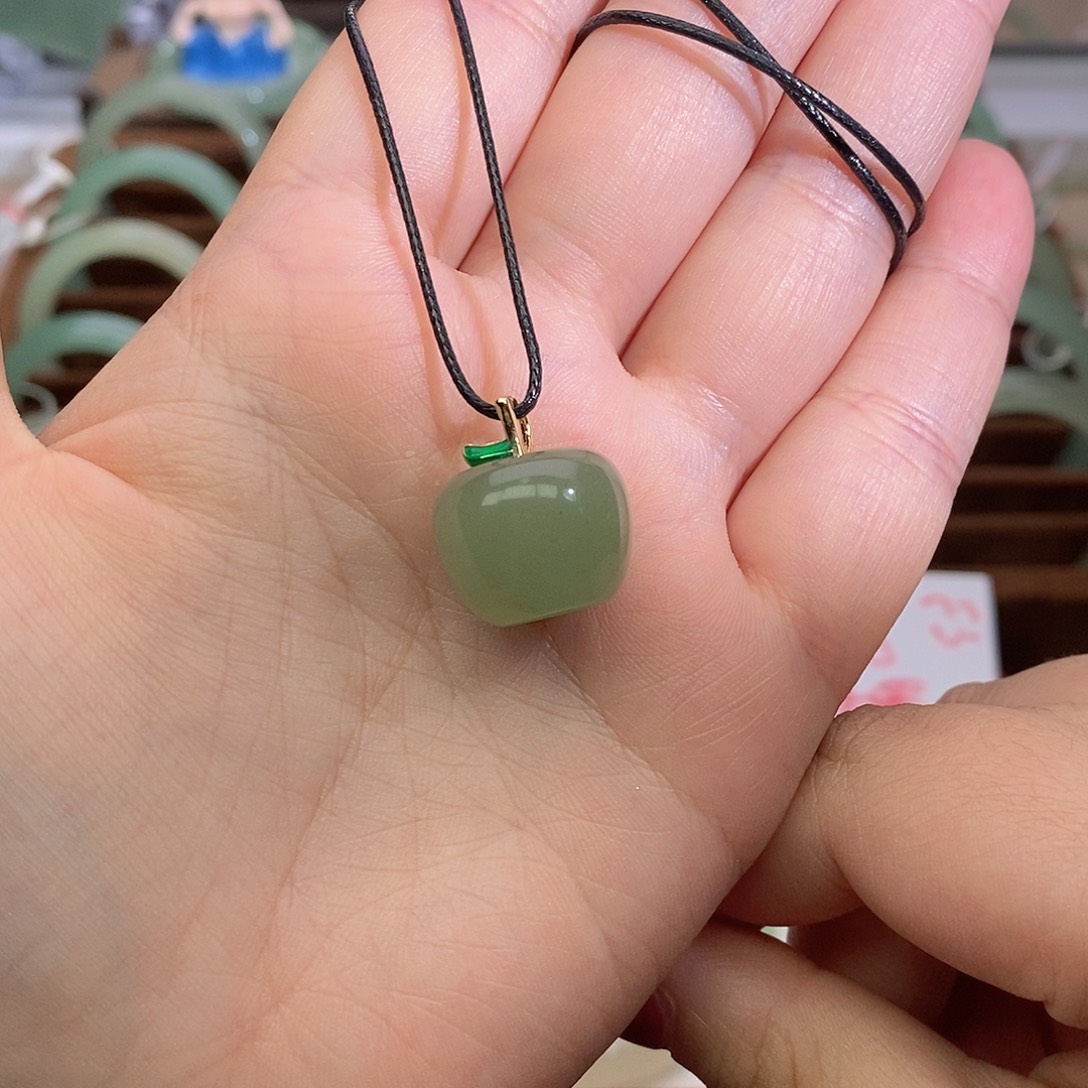 东陵石合金颈饰苹果吊坠