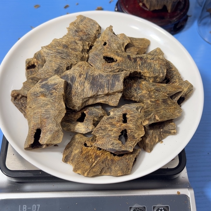 沉香沉香碎屑乌身圆叶高油醇化料100克