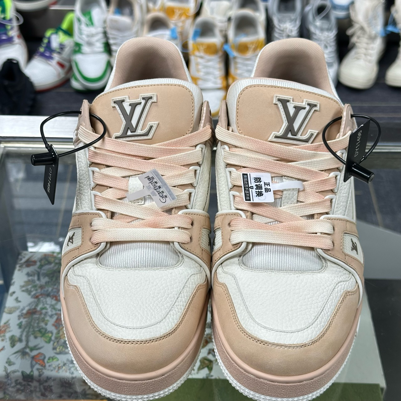 Lv Trainer 24新款 粉白皮革拼接板鞋 尺码/Uk6 DY11495