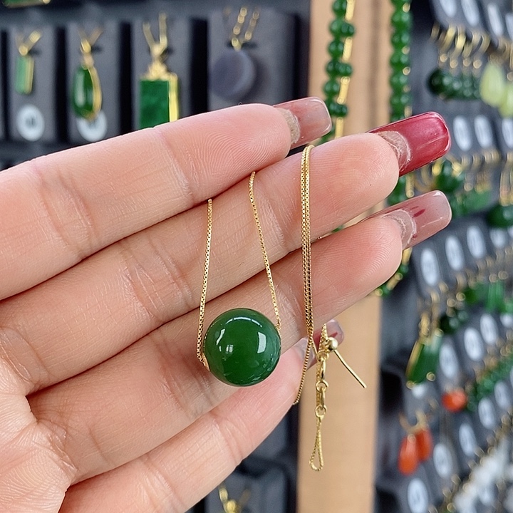 和田玉吊坠(赠链)18K金镶嵌