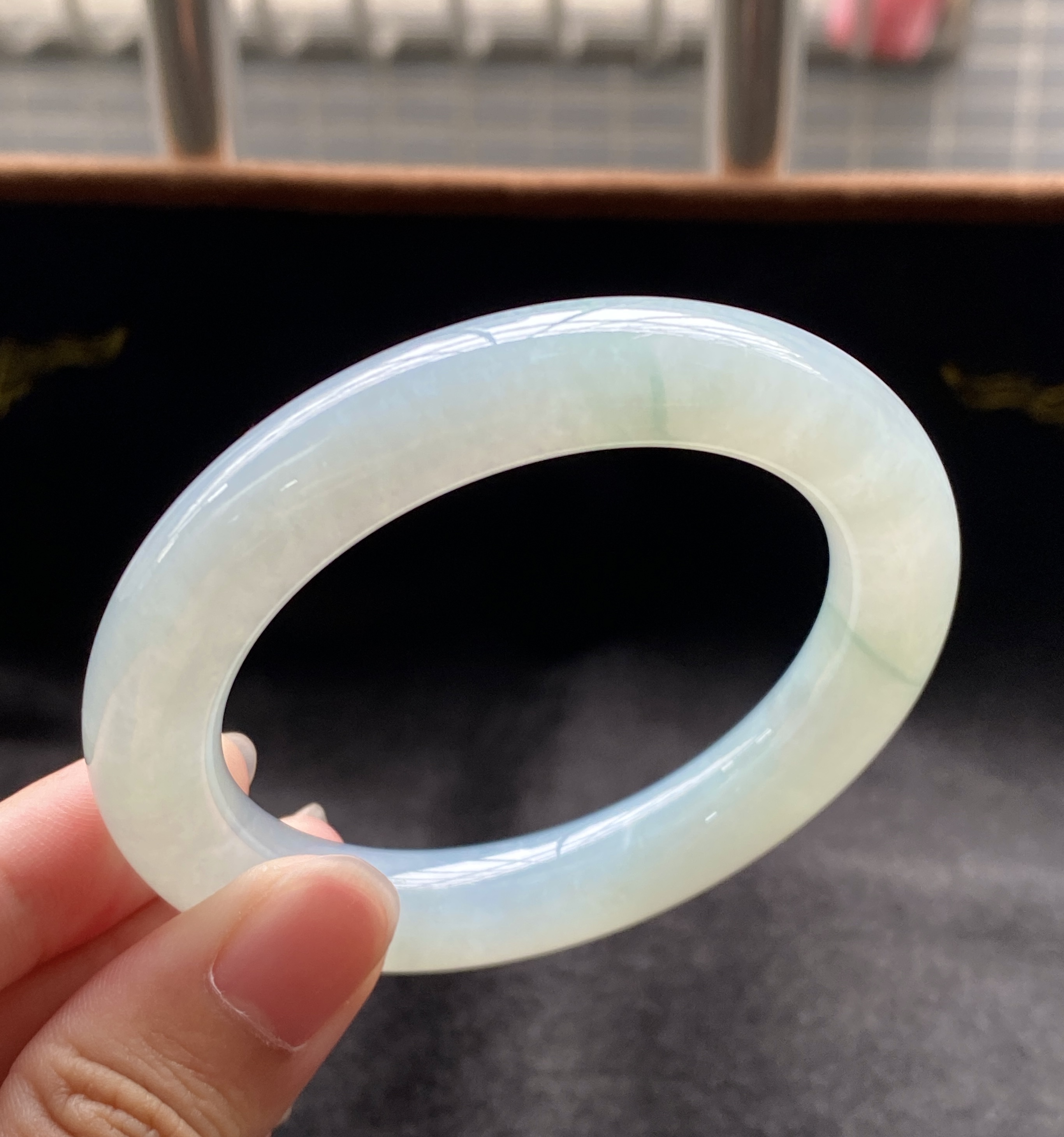 缅甸天然a货翡翠55圈冰底湖水绿圆条