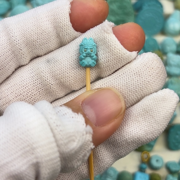 绿松石未镶嵌挂件