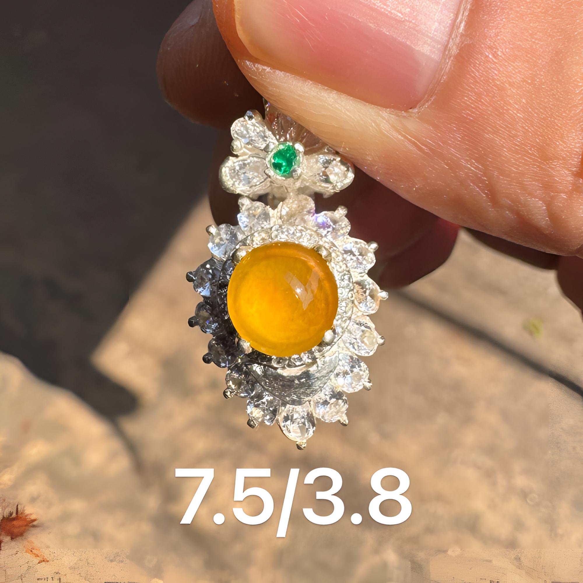 0307(小哪吒在源头)冰玻种翡翠炸光正圆黄翡戒面杠味荧光足M80