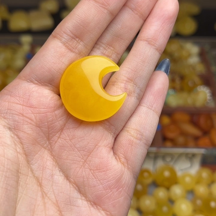 蜜蜡未镶嵌珠宝奇石189-天然蜜蜡原矿满蜡月亮吊坠项链微瑕