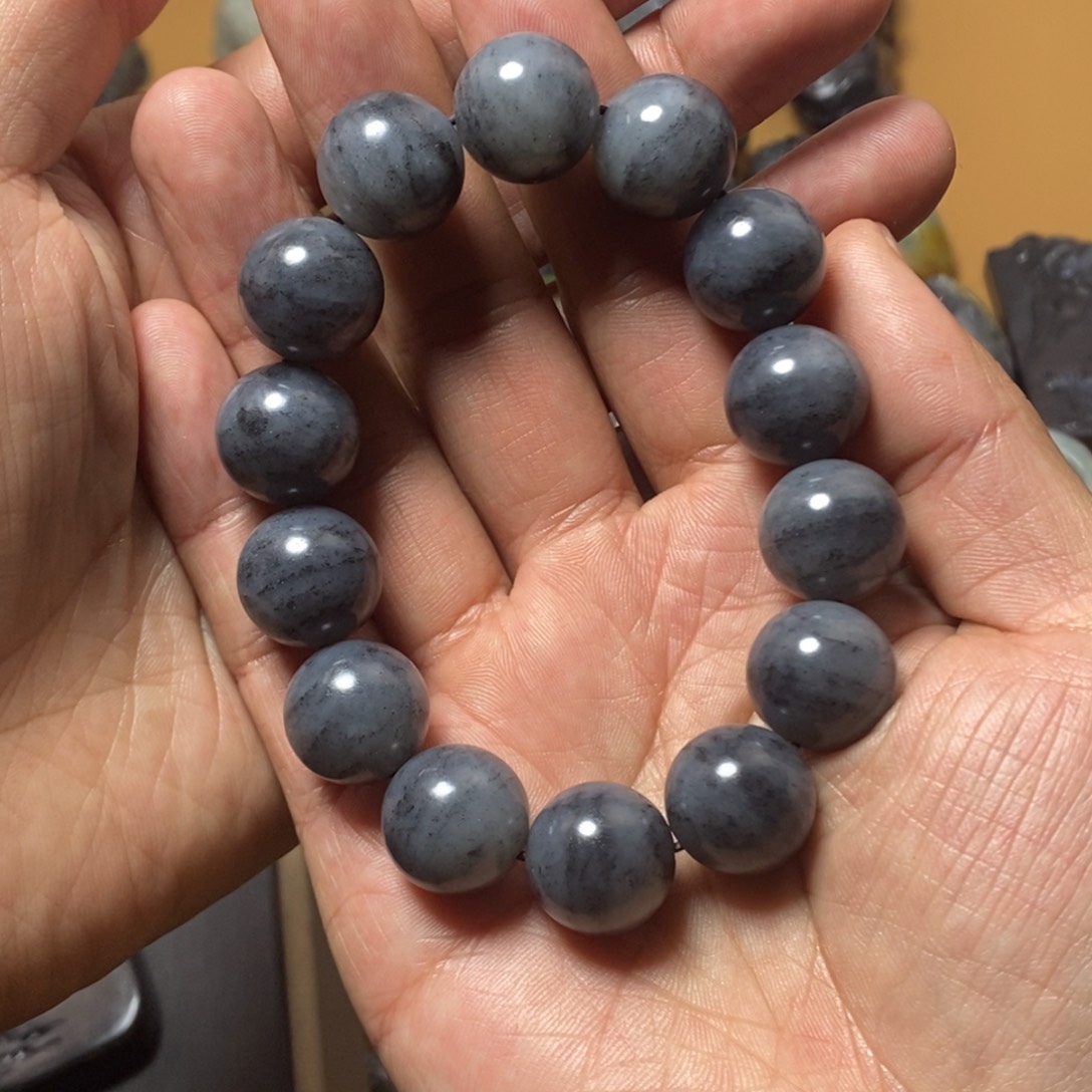 和田玉颈饰未镶嵌大*！