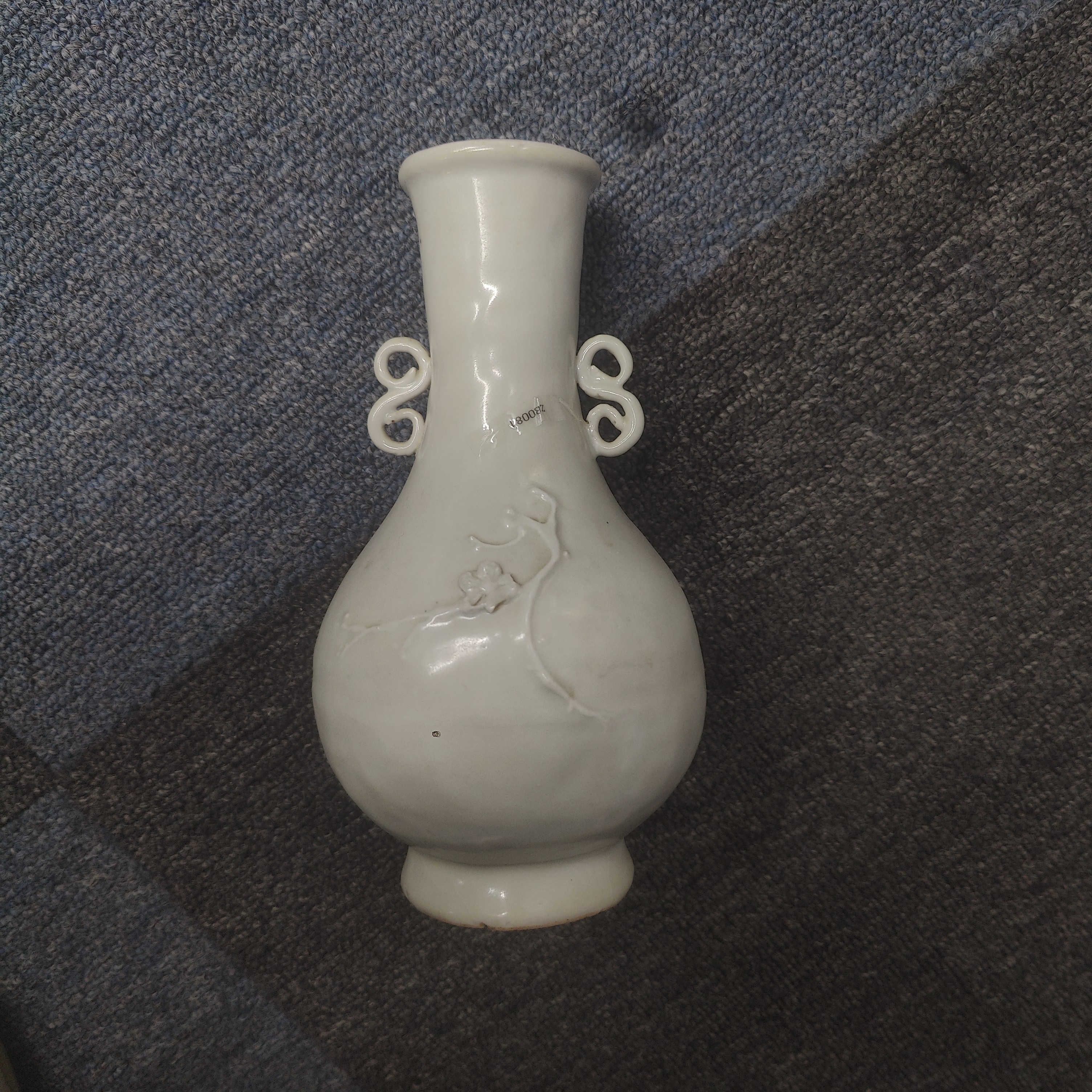 FL古陶瓷双耳雕刻梅花长颈瓶