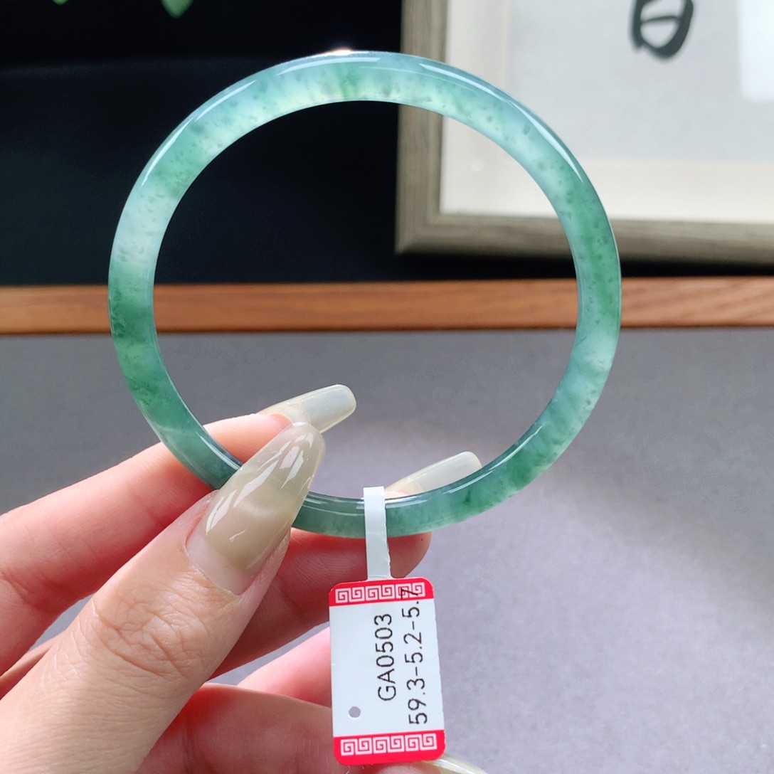 翡翠手镯未镶嵌天然翡翠手镯