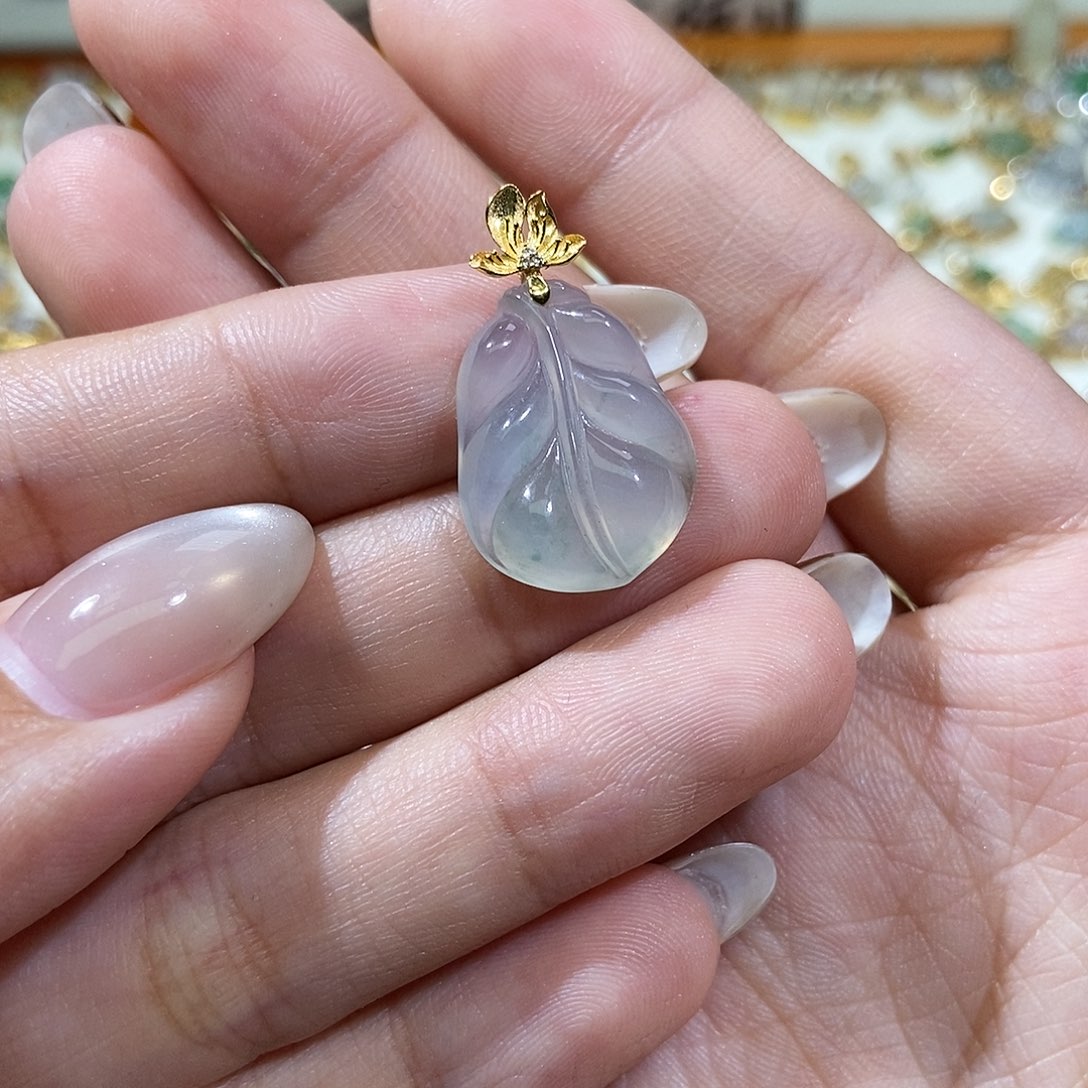 翡翠18K金镶嵌颈饰111