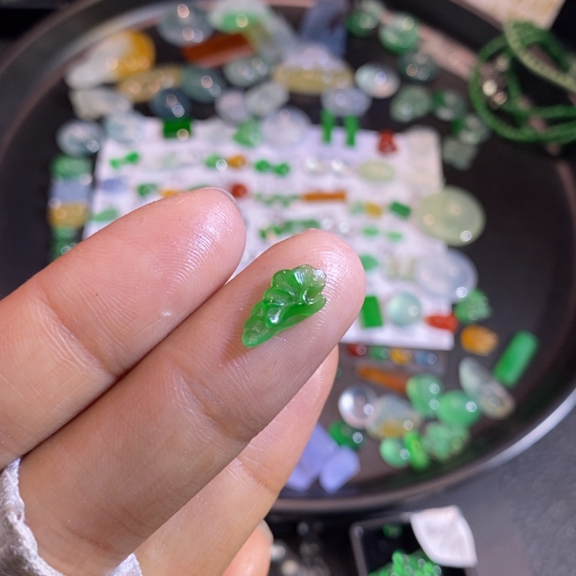 【闪购商品】翡翠挂件未镶嵌花
