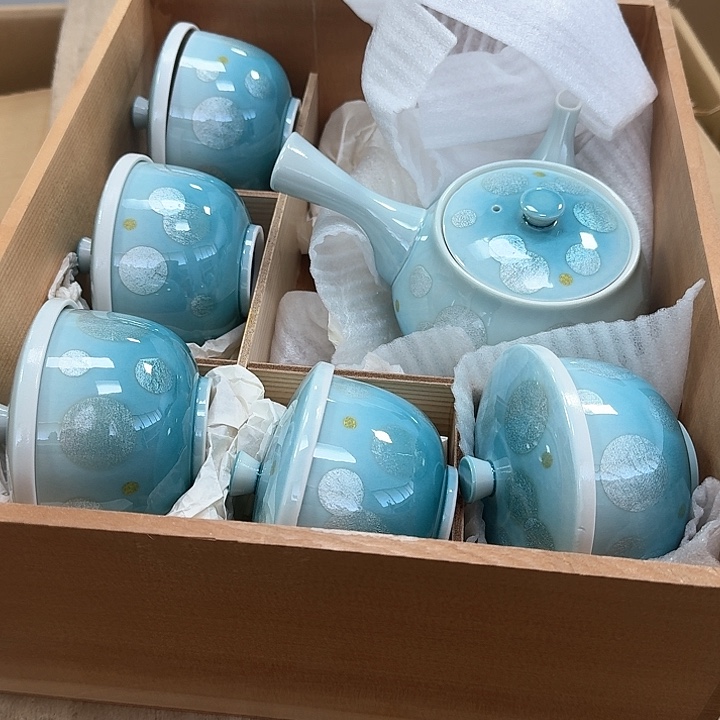 瓷片噗哈哈哈哈哈哈哈哈哈我笑