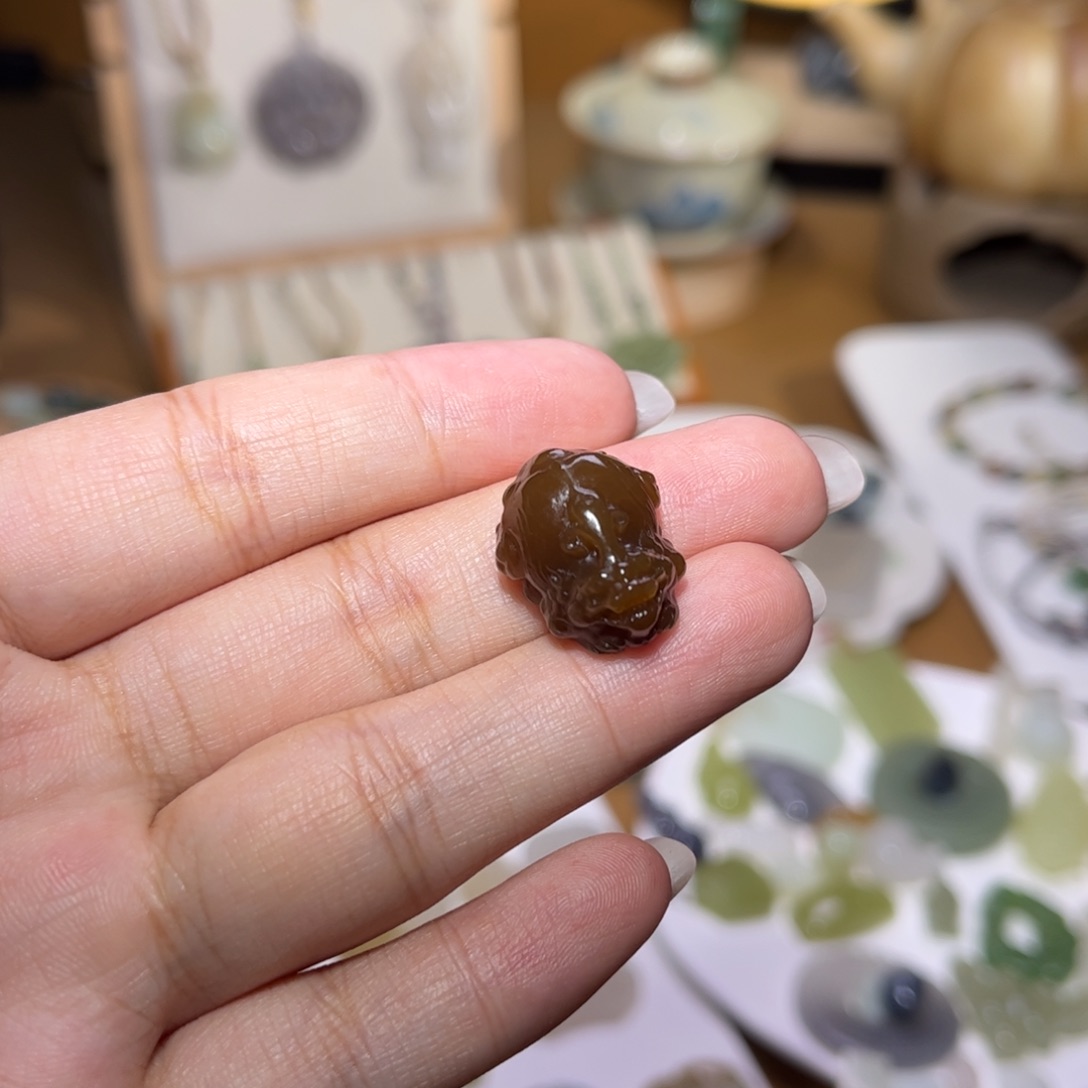 E***a和田玉未镶嵌颈饰