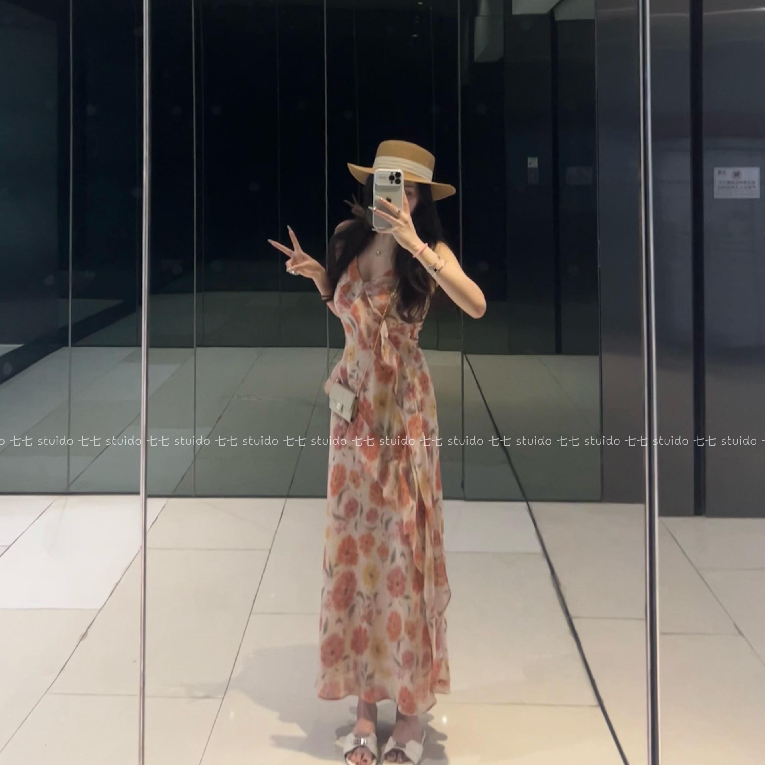 七七【万物生长】斜裁荷叶边碎花吊带连衣裙度假长裙女Q2733