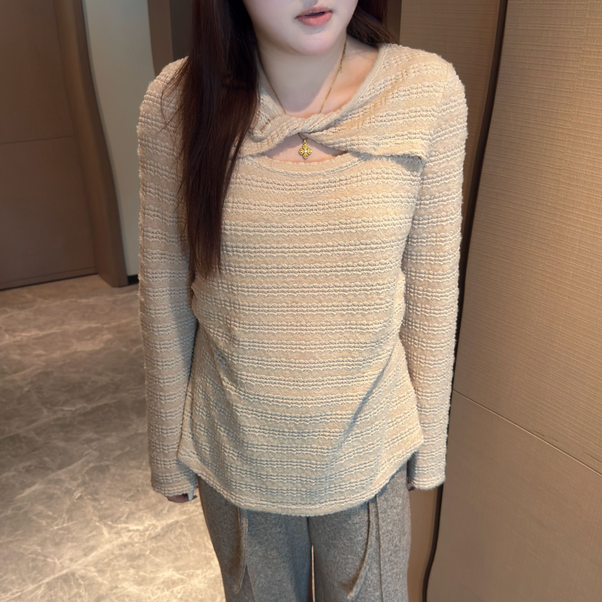 维维&南岛风大码女装2025款胖mm针织扭结镂空上衣裤子套装ZWW1120