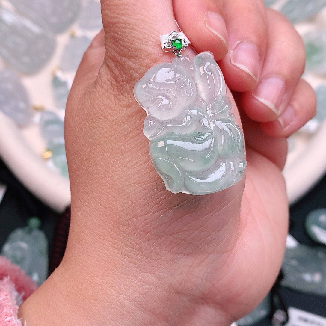 翡翠颈饰18K金镶嵌冰胶飘绿仙子