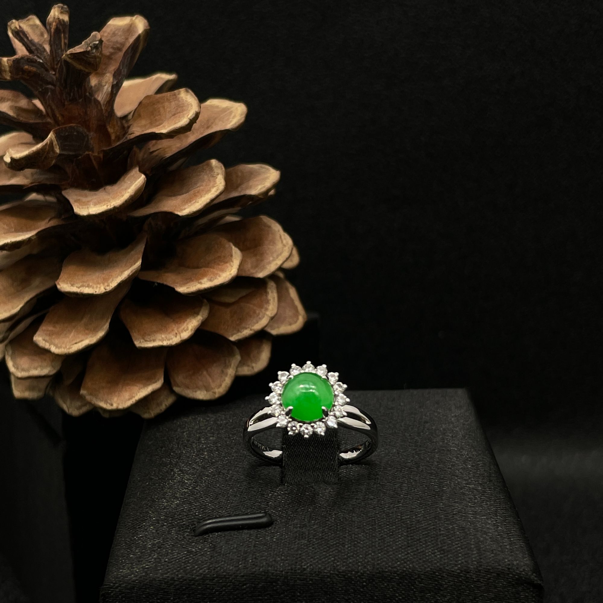 18k金翡翠戒指绿色