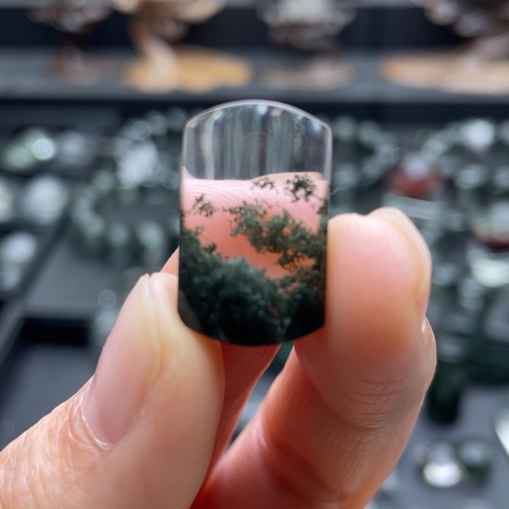 吴***毒水晶未镶嵌颈饰绿幽灵聚宝盆吊坠