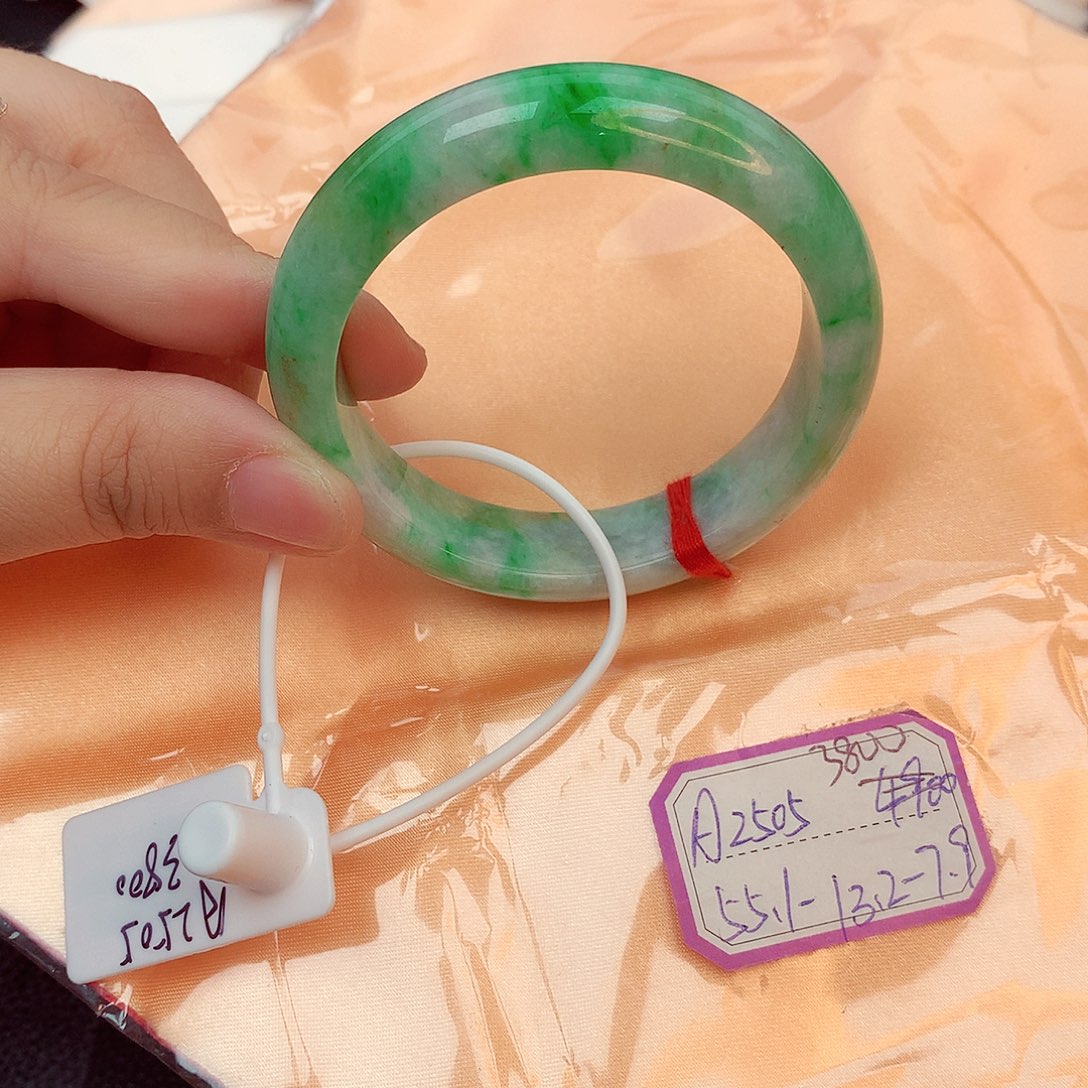 翡翠手镯未镶嵌天然缅甸翡翠A货