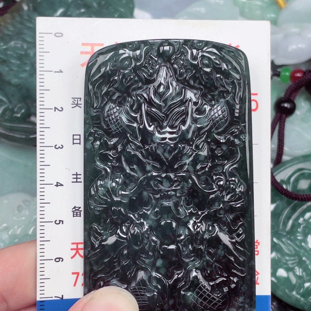 翡翠未镶嵌颈饰1111