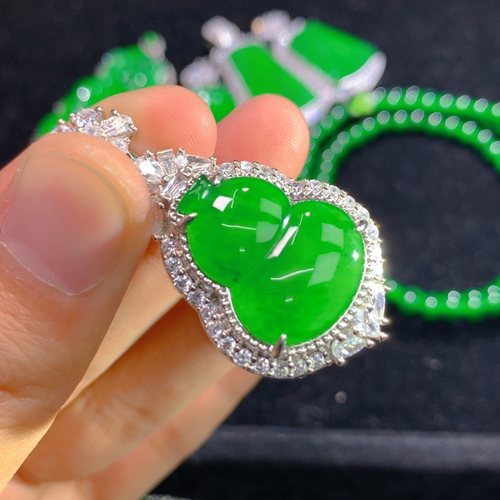 翡翠颈饰银S925镶嵌一个