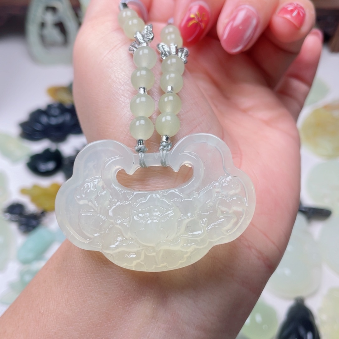 蛇纹石玉颈饰未镶嵌