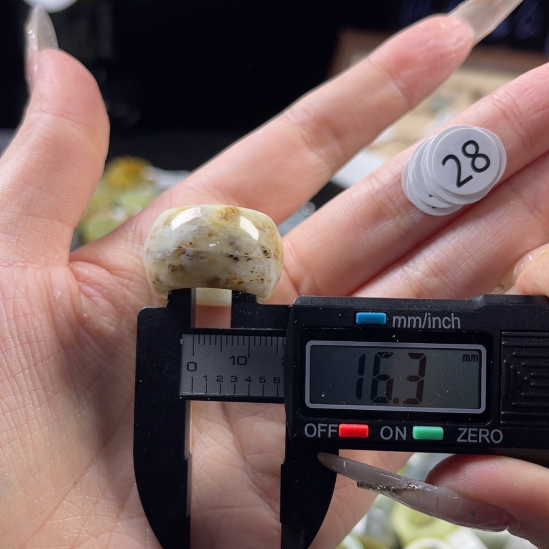 蛇纹石玉未镶嵌戒指